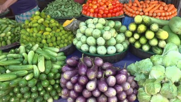 সবজির দাম বেড়েছে, বেড়েছে চাল-মুরগিরও