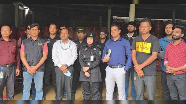 ভালুকায় অতিরিক্ত দামে গ্যাস বিক্রিতে ২ লাখ টাকা জরিমানা