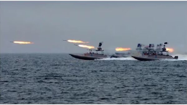 ট্রাম্পের ঘোষণার পরই হরমুজে জাহাজে গুলি চালালো ইরান