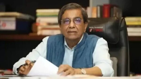 প্রথম আলো সম্পাদকের বিরুদ্ধে ১০০ কোটি টাকার মানহানি মামলা!